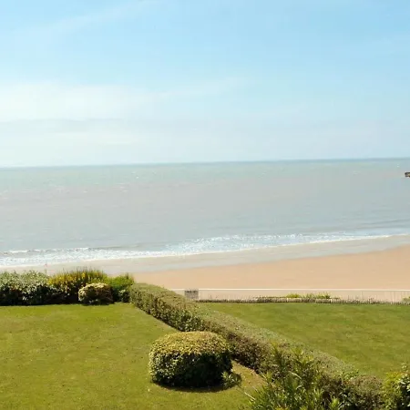 Appartement à Royan, Vue Mer, Proche Du Chay - Fr-1-494-75 Royan
